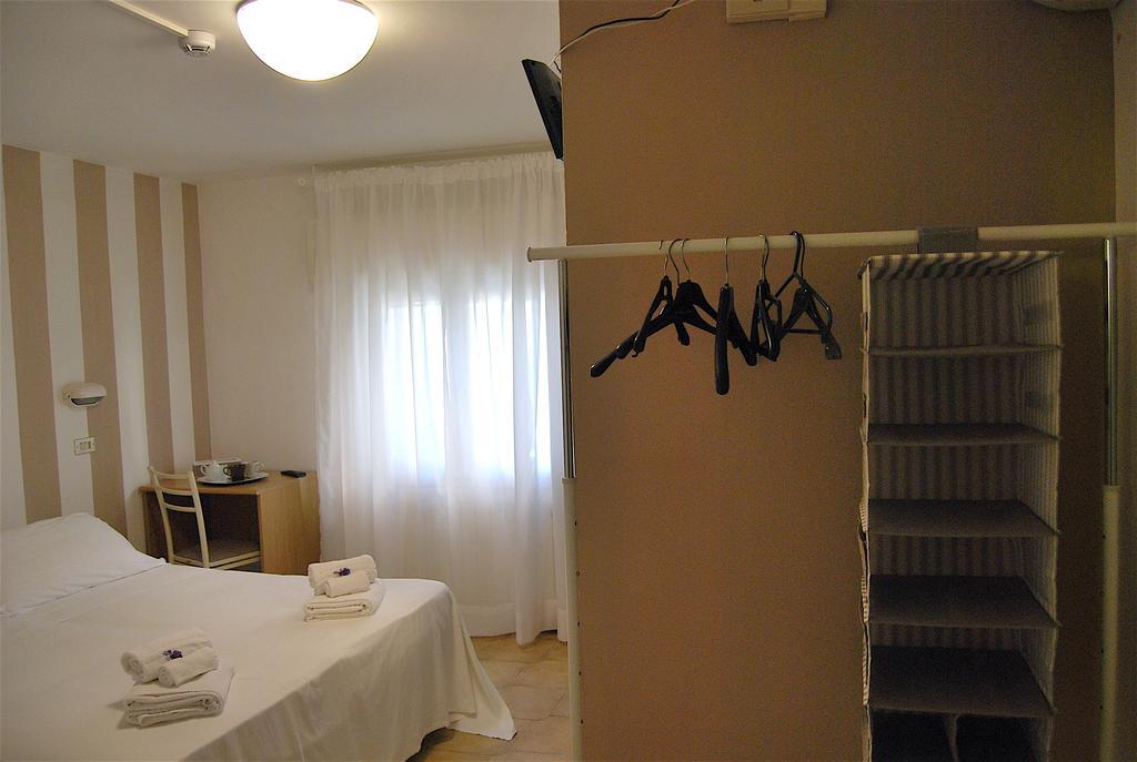 Hotel Abay Римини Екстериор снимка