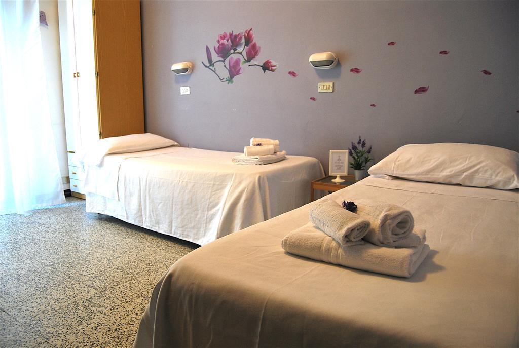 Hotel Abay Римини Екстериор снимка
